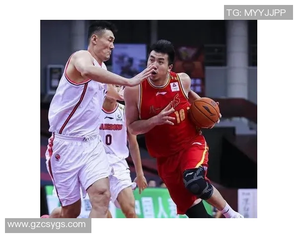 八一队与辽宁队常规赛精彩对决赛场上演激情碰撞与战术较量 八一队与辽宁队常规赛精彩对决赛场上演激情碰撞与战术较量