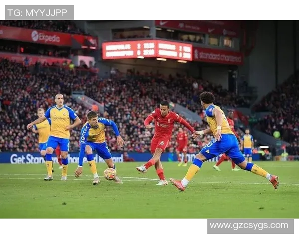 埃瓦尔主场迎战赫罗纳争夺西甲保级关键三分