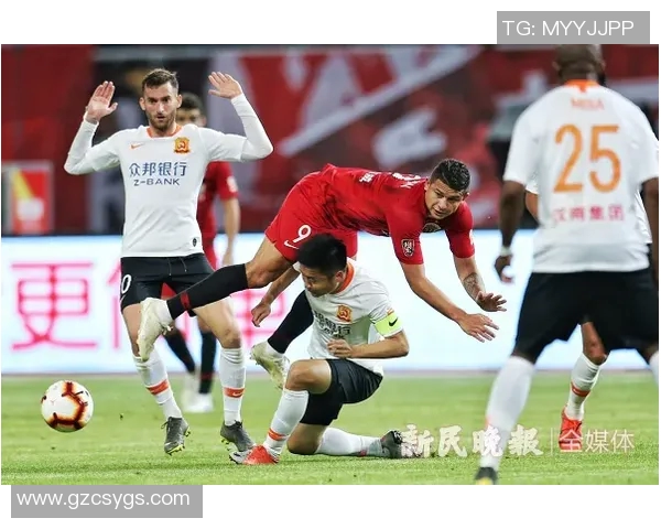 天津松江迎战武汉卓尔力争主场胜利展现球队实力与斗志